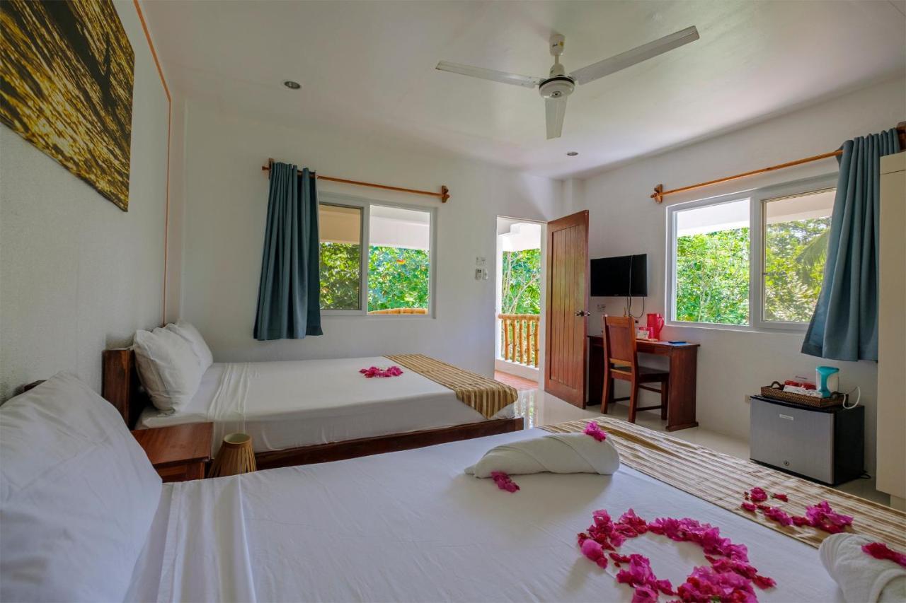 Evolution Dive And Beach Resort เกาะมาลาปัสกัว ภายนอก รูปภาพ