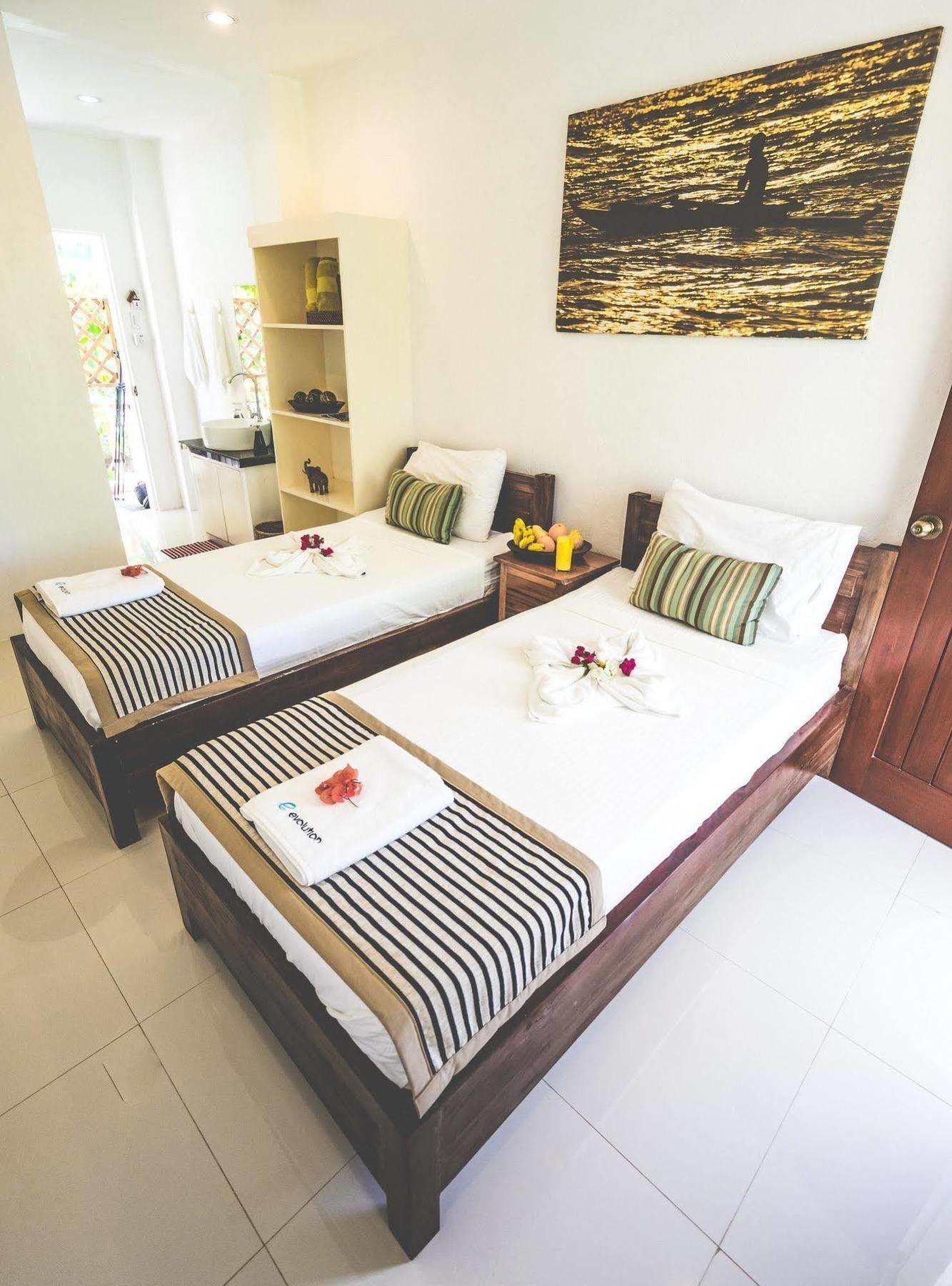 Evolution Dive And Beach Resort เกาะมาลาปัสกัว ภายนอก รูปภาพ