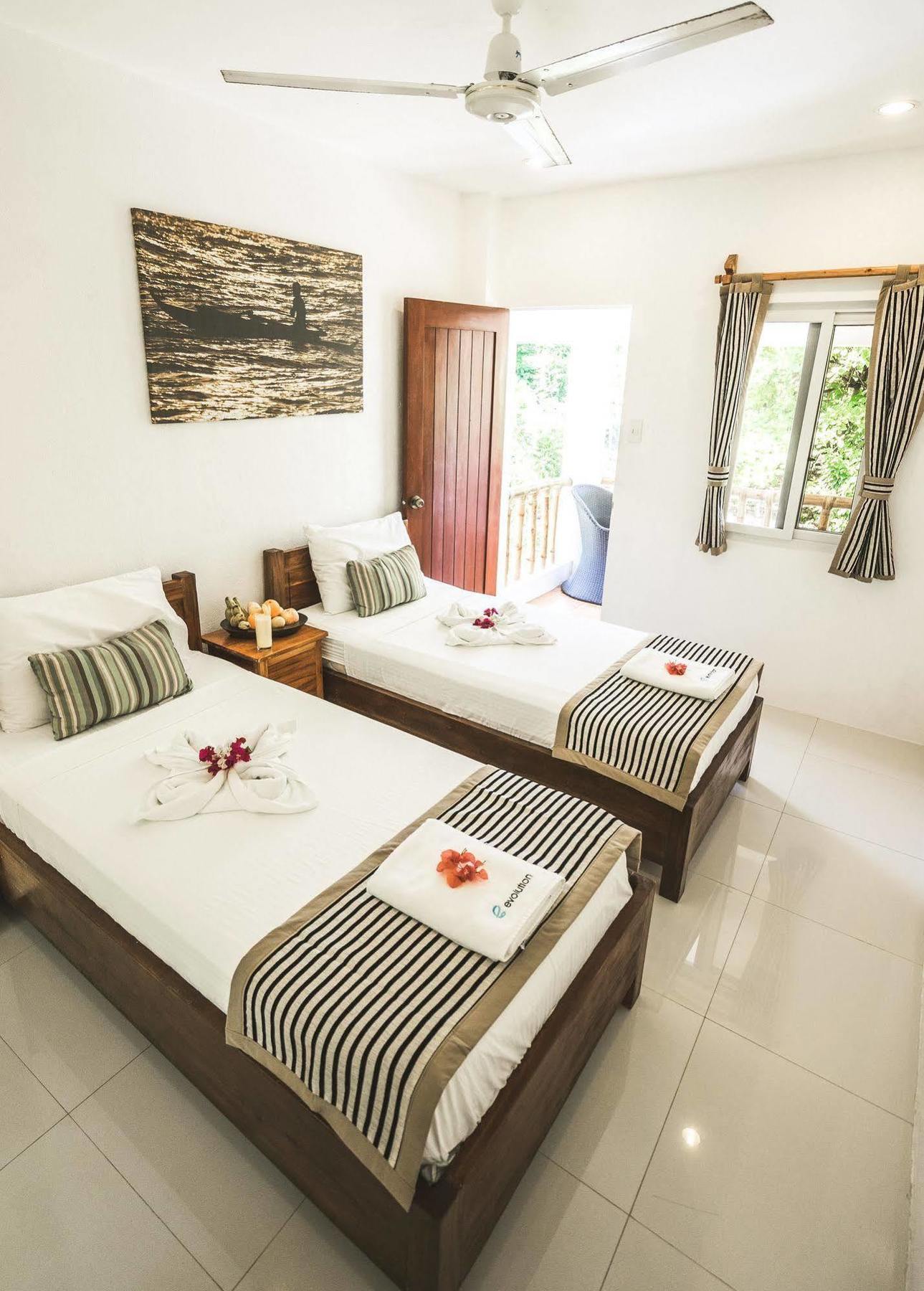 Evolution Dive And Beach Resort เกาะมาลาปัสกัว ภายนอก รูปภาพ