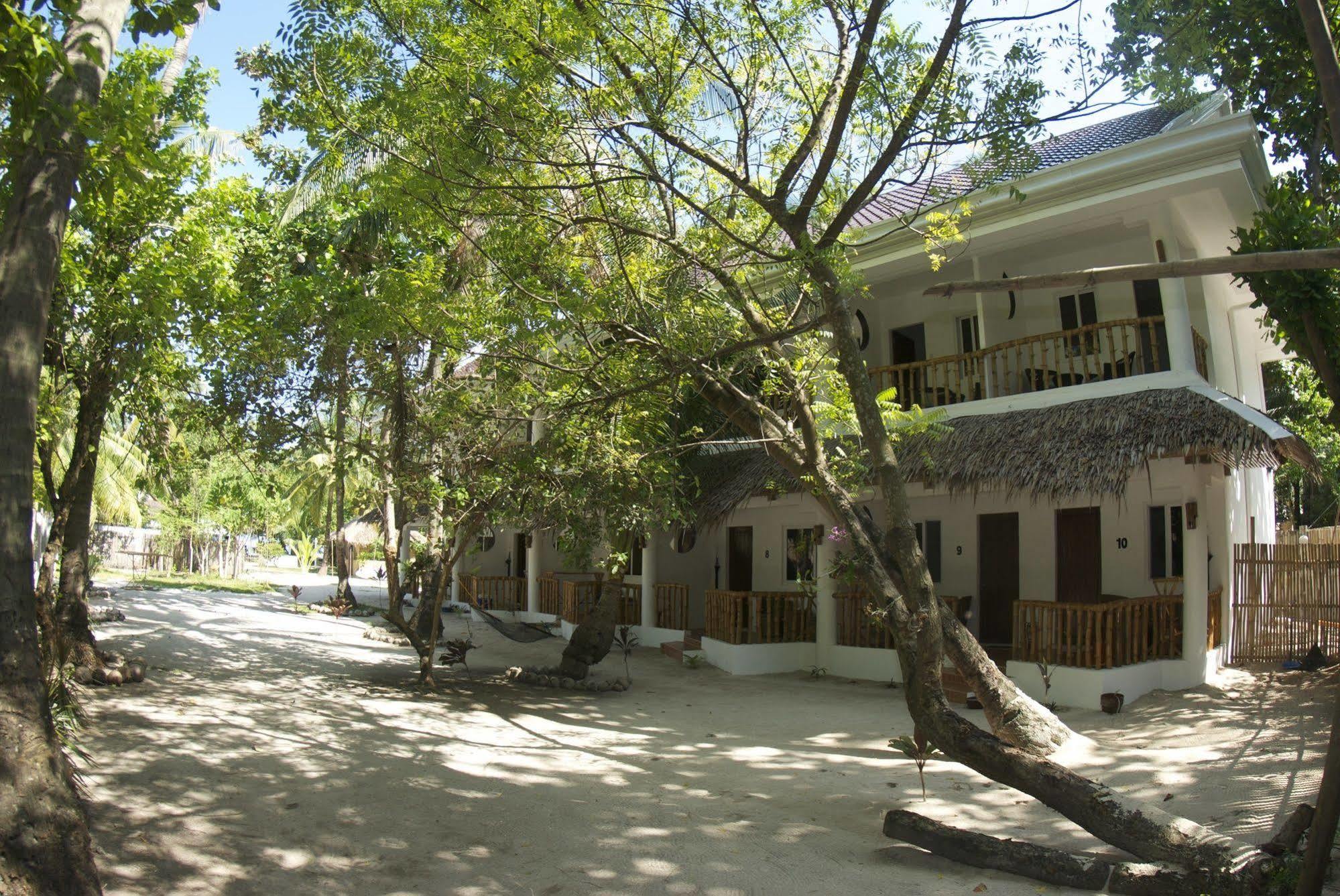 Evolution Dive And Beach Resort เกาะมาลาปัสกัว ภายนอก รูปภาพ