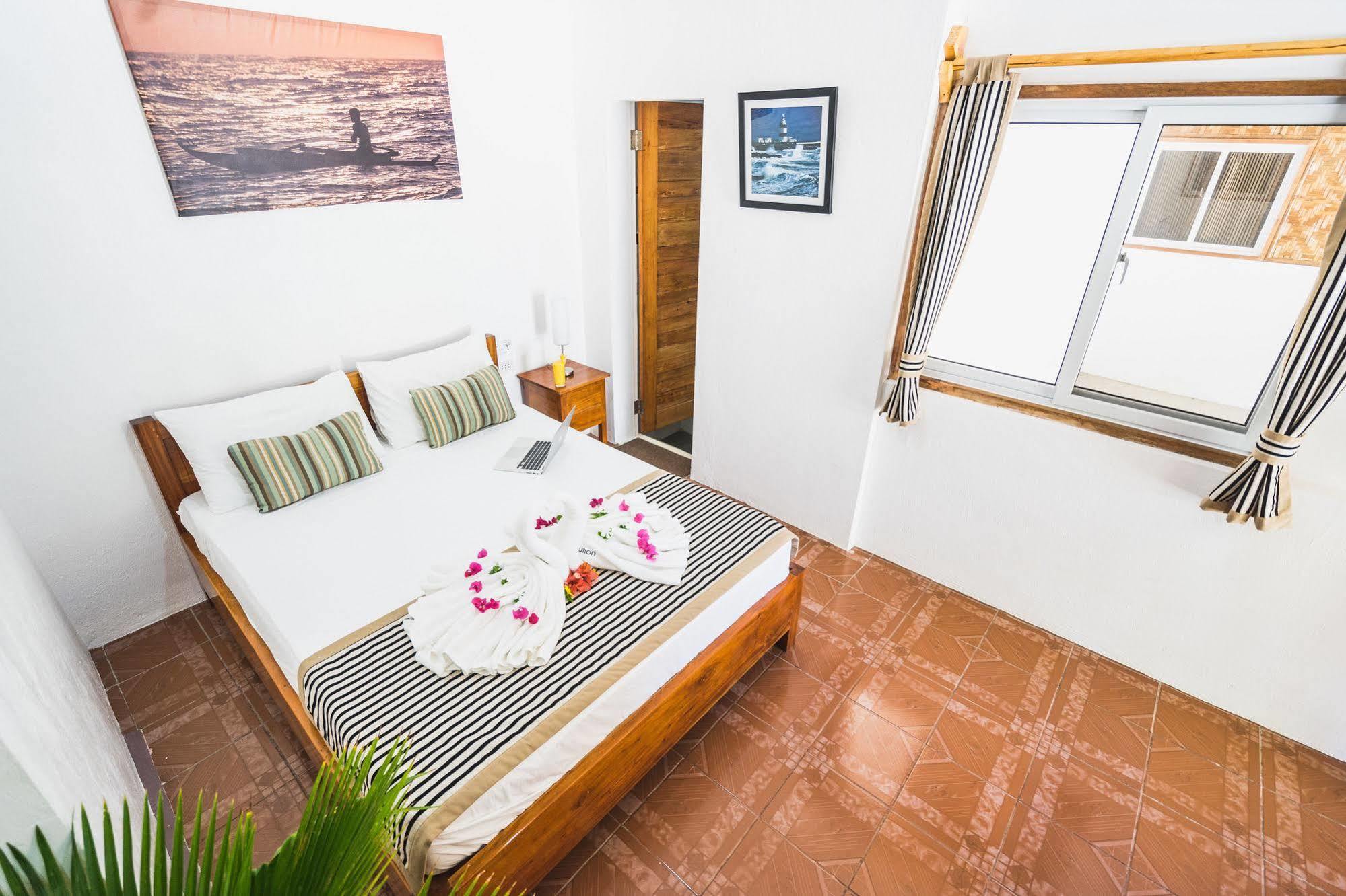 Evolution Dive And Beach Resort เกาะมาลาปัสกัว ภายนอก รูปภาพ