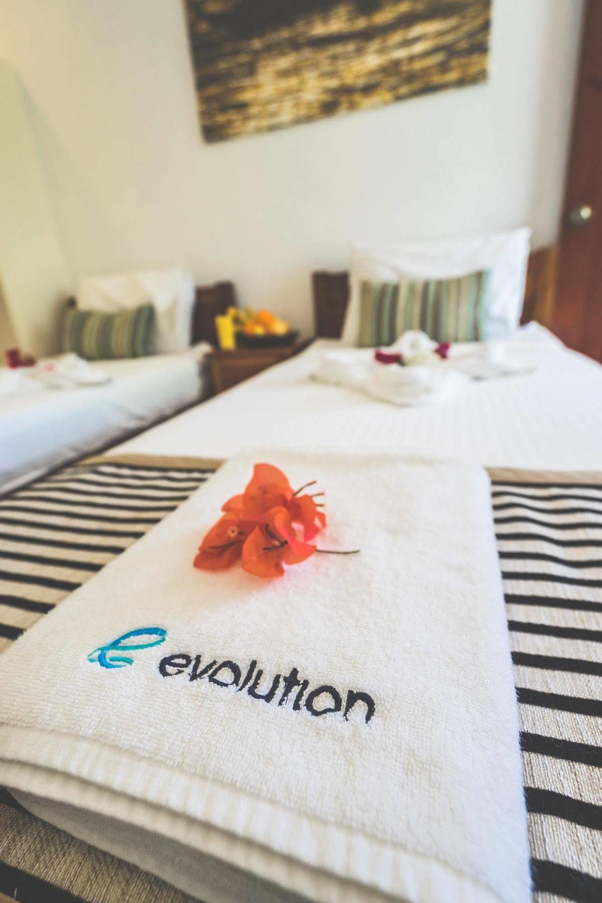 Evolution Dive And Beach Resort เกาะมาลาปัสกัว ภายนอก รูปภาพ