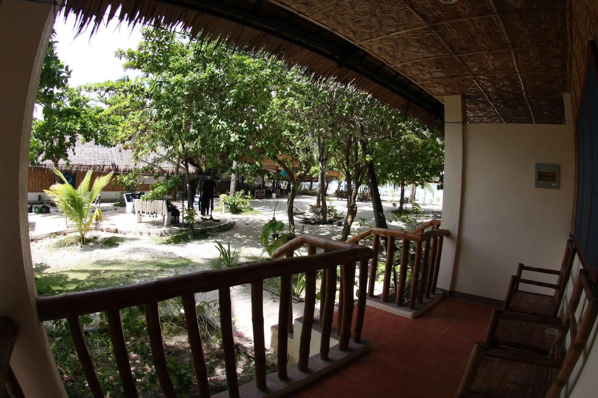 Evolution Dive And Beach Resort เกาะมาลาปัสกัว ภายนอก รูปภาพ